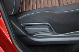 2013款铃木天语SX4酷锐1.6L手动灵动型