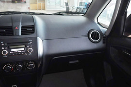 2013款铃木天语SX4酷锐1.6L手动灵动型