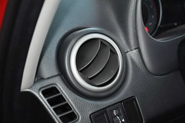 2013款铃木天语SX4酷锐1.6L手动灵动型