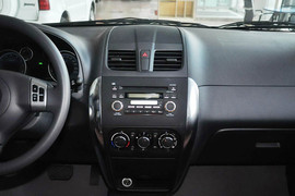 2013款铃木天语SX4酷锐1.6L手动灵动型