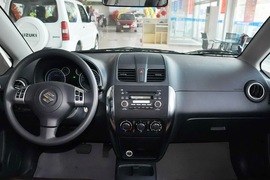 2013款铃木天语SX4酷锐1.6L手动灵动型