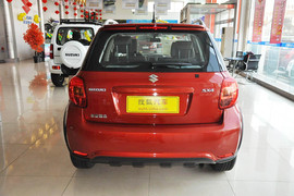 2013款铃木天语SX4酷锐1.6L手动灵动型