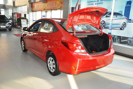 2014款现代瑞纳三厢1.4L