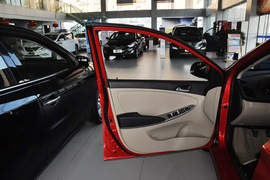 2014款现代瑞纳三厢1.4L