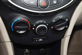 2014款现代瑞纳三厢1.4L