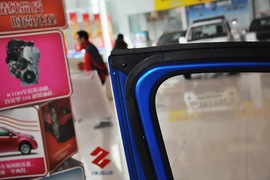 2013款铃木奥拓1.0L自动豪华型