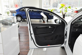 2013款大众迈腾1.8TSI