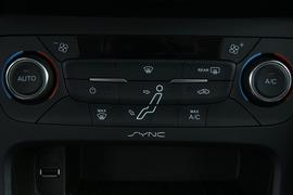 2017款福特福克斯三厢