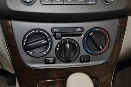 2012款日产轩逸1.6XL