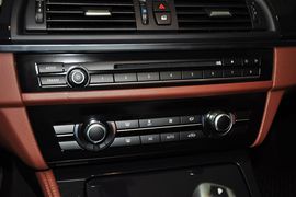 2014款宝马520i典雅型
