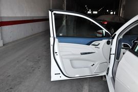 2014款比亚迪秦1.5T旗舰型