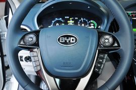 2014款比亚迪秦1.5T旗舰型