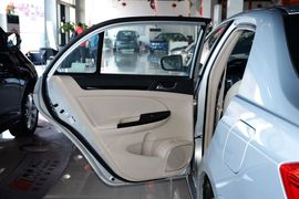 2013款比亚迪速锐1.5L手动豪华型