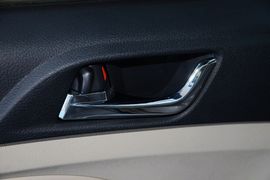 2013款比亚迪速锐1.5L手动豪华型