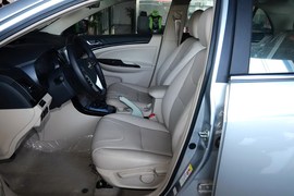 2013款比亚迪速锐1.5L手动豪华型