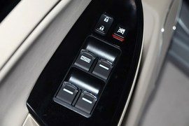2013款比亚迪速锐1.5L手动豪华型