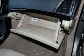 2013款比亚迪速锐1.5L手动豪华型