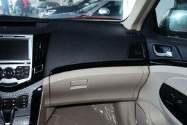 2013款比亚迪速锐1.5L手动豪华型