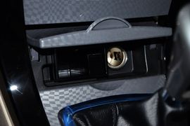 2013款比亚迪速锐1.5L手动豪华型
