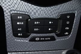 2013款比亚迪速锐1.5L手动豪华型