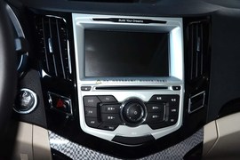 2013款比亚迪速锐1.5L手动豪华型