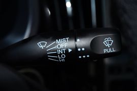 2013款比亚迪速锐1.5L手动豪华型