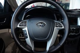 2013款比亚迪速锐1.5L手动豪华型