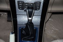 2013款比亚迪速锐1.5L手动豪华型