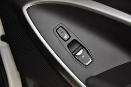2013款现代全新胜达2.4L自动四驱尊贵型