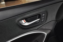 2013款现代全新胜达2.4L自动四驱尊贵型