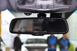 2013款现代全新胜达2.4L自动四驱尊贵型