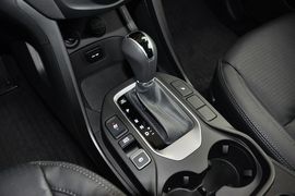 2013款现代全新胜达2.4L自动四驱尊贵型