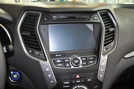 2013款现代全新胜达2.4L自动四驱尊贵型