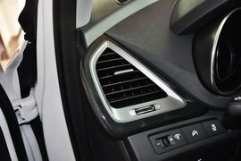 2013款现代全新胜达2.4L自动四驱尊贵型