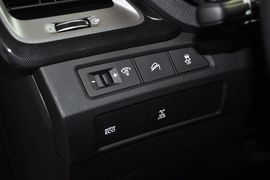 2013款现代全新胜达2.4L自动四驱尊贵型