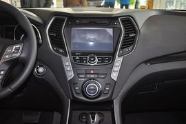 2013款现代全新胜达2.4L自动四驱尊贵型