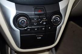 2014款长安逸动1.6L手动豪华型