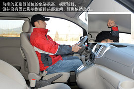 2014款郑州日产NV200CVT尊贵型