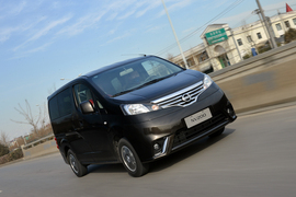 2014款郑州日产NV200CVT尊贵型