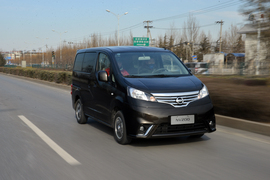 2014款郑州日产NV200CVT尊贵型