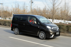 2014款郑州日产NV200CVT尊贵型