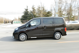 2014款郑州日产NV200CVT尊贵型