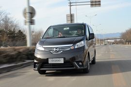 2014款郑州日产NV200CVT尊贵型