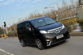 2014款郑州日产NV200CVT尊贵型