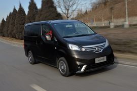 2014款郑州日产NV200CVT尊贵型