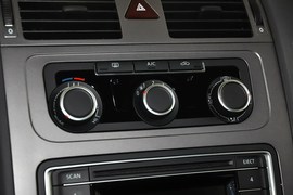 2013款大众途安1.4T手动风尚版5座