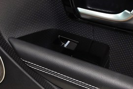 2014款路虎揽胜极光2.0T