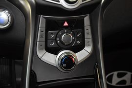 2012款现代朗动1.6L