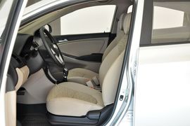 2014款现代瑞纳三厢1.4L手动时尚型GS