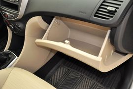 2014款现代瑞纳三厢1.4L手动时尚型GS